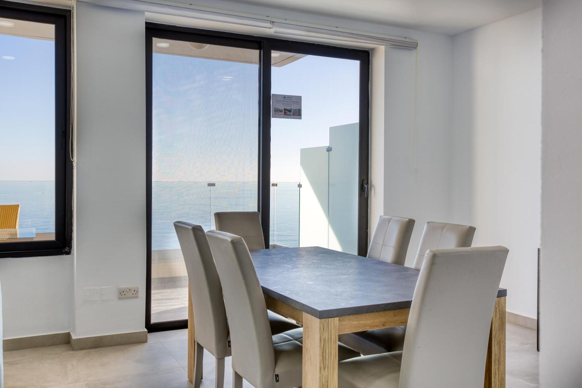 Seafront Sliema Apartment With Balcony & Sea Views By Jl Buitenkant foto