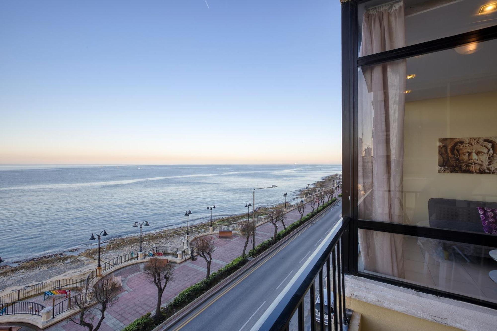 Seafront Sliema Apartment With Balcony & Sea Views By Jl Buitenkant foto