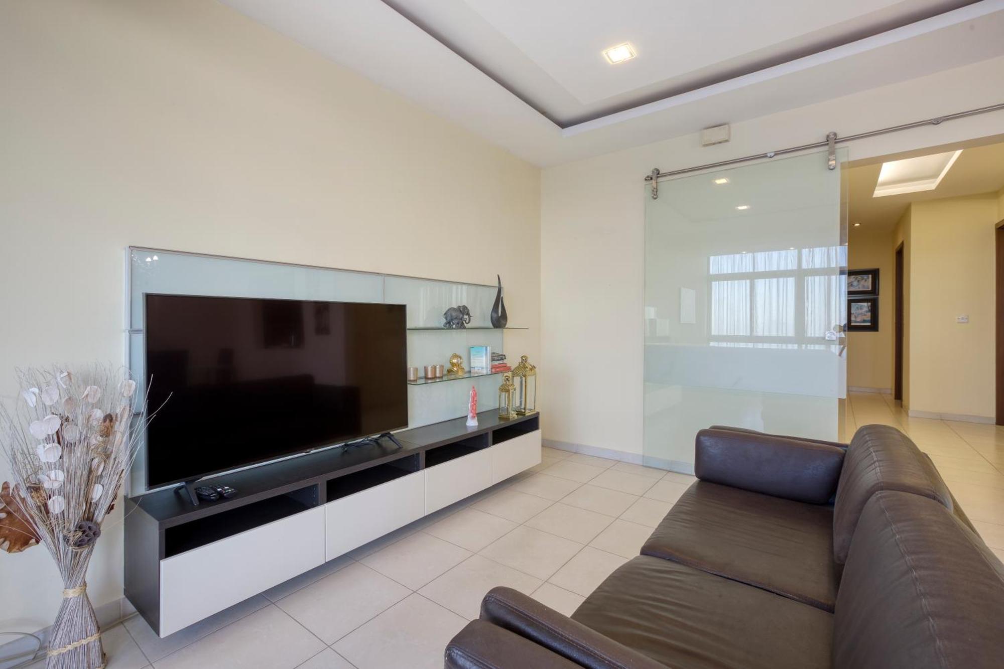 Seafront Sliema Apartment With Balcony & Sea Views By Jl Buitenkant foto