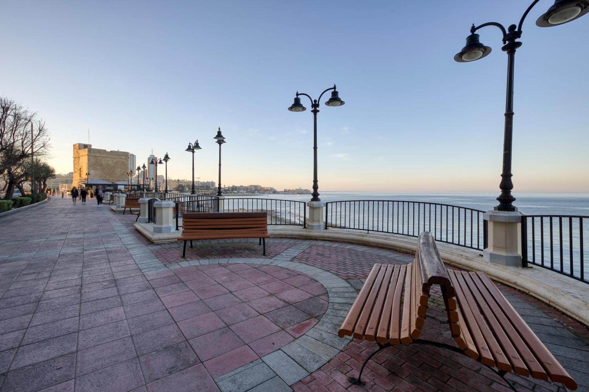 Seafront Sliema Apartment With Balcony & Sea Views By Jl Buitenkant foto
