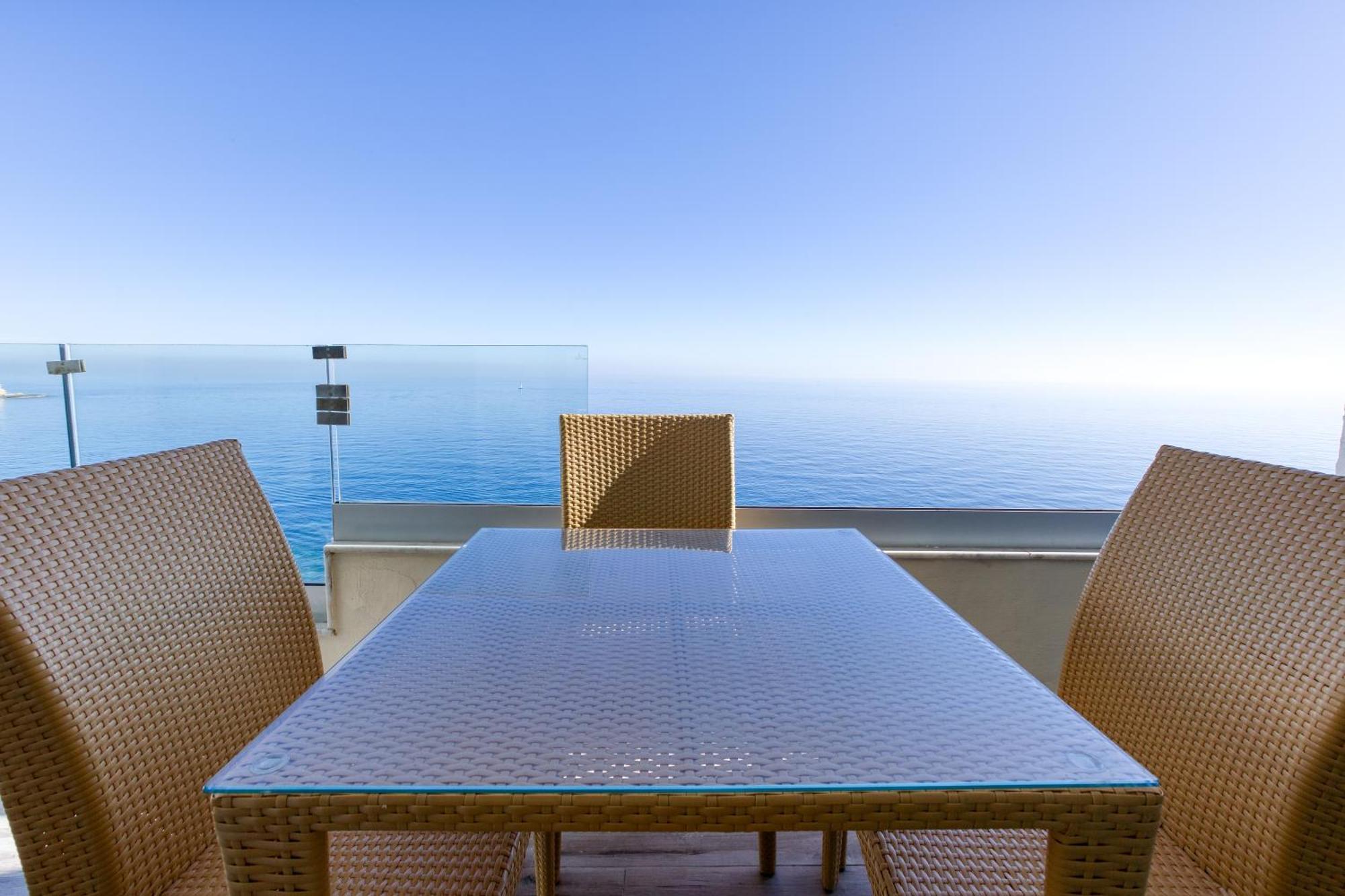 Seafront Sliema Apartment With Balcony & Sea Views By Jl Buitenkant foto