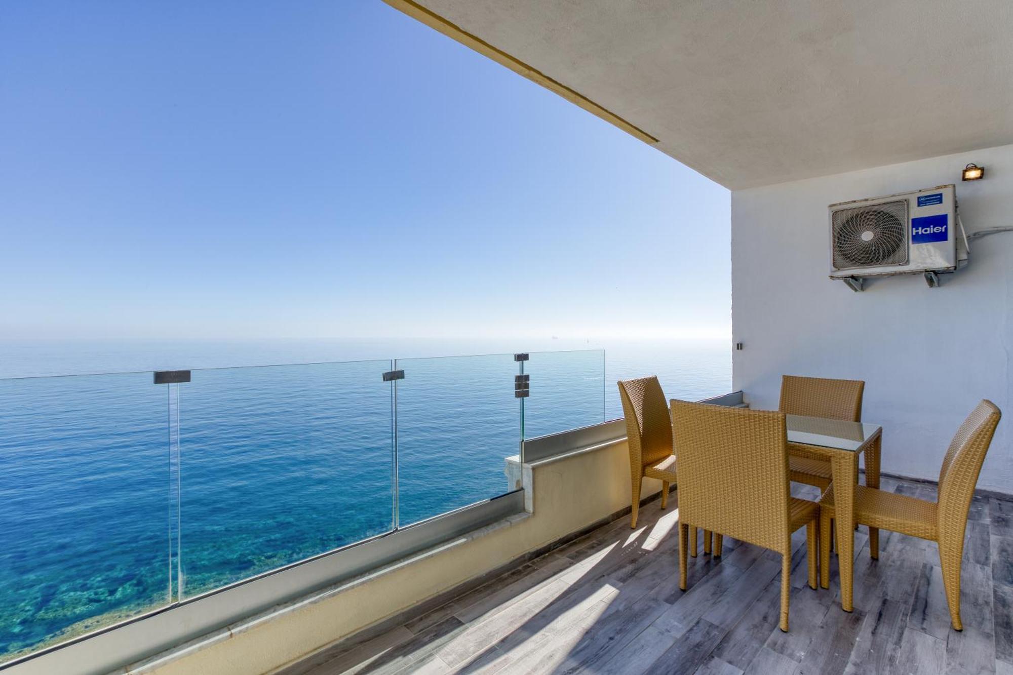 Seafront Sliema Apartment With Balcony & Sea Views By Jl Buitenkant foto