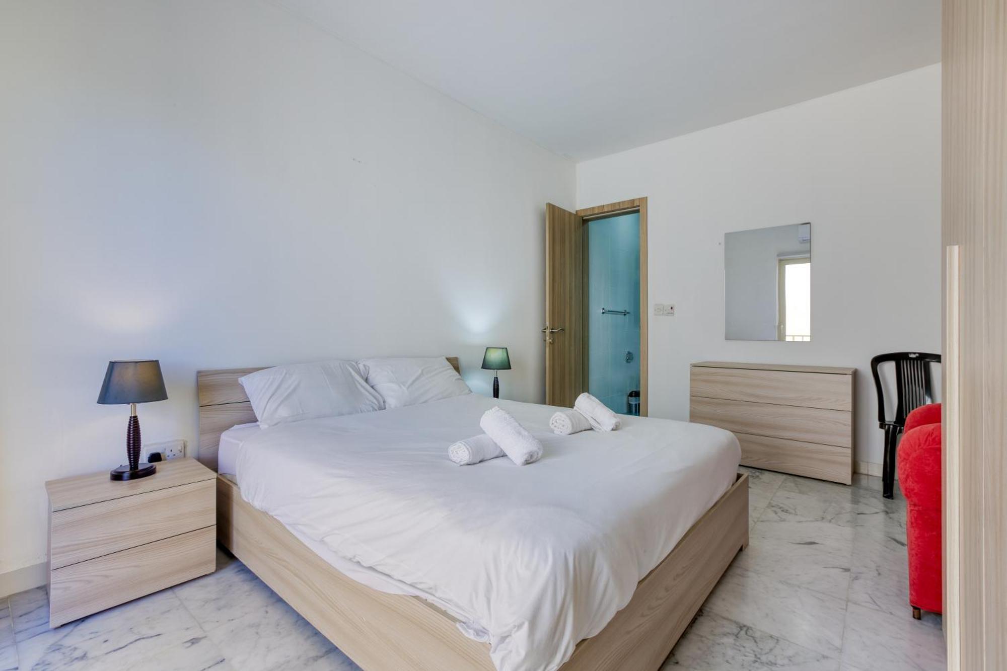 Seafront Sliema Apartment With Balcony & Sea Views By Jl Buitenkant foto