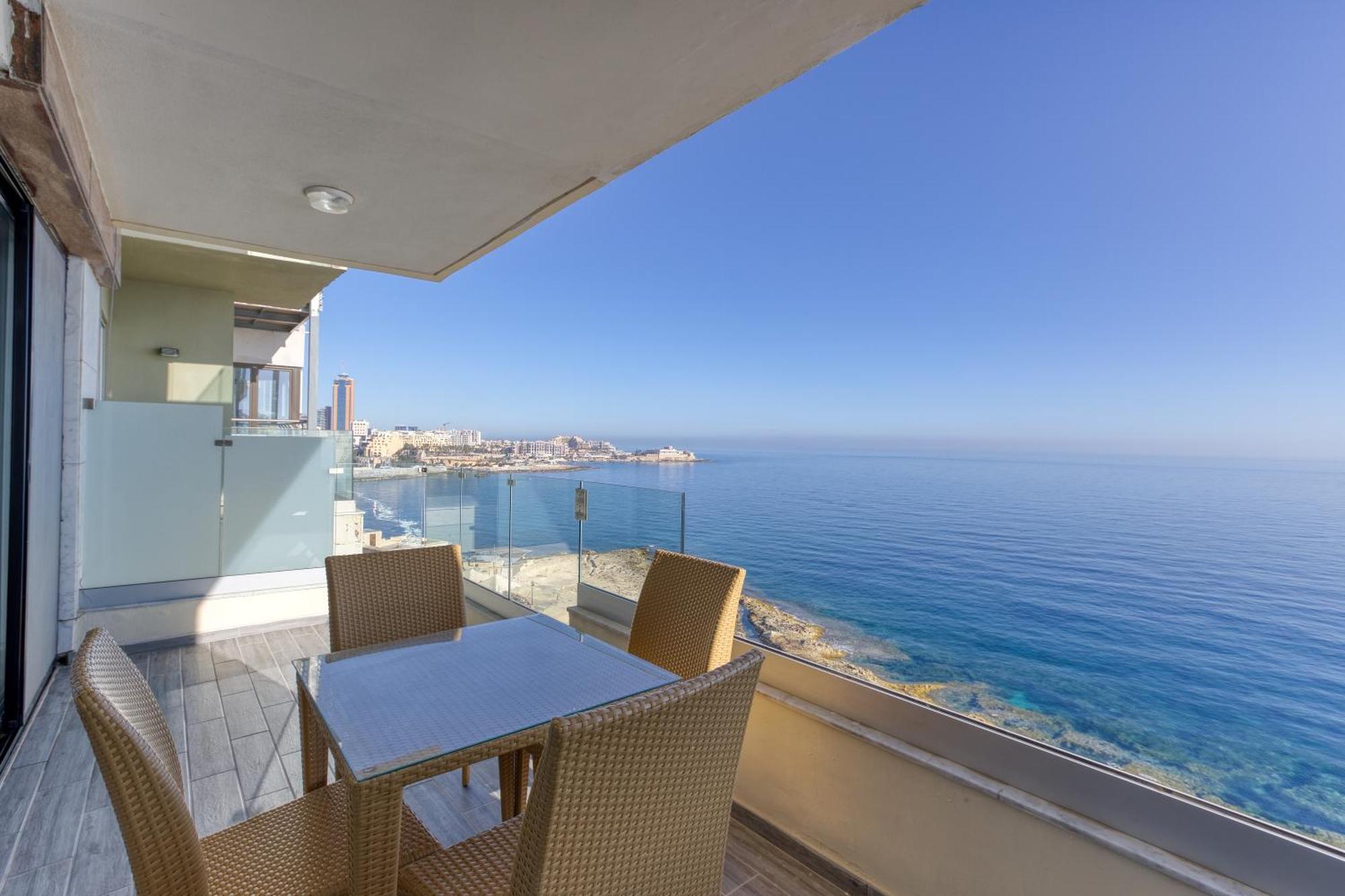 Seafront Sliema Apartment With Balcony & Sea Views By Jl Buitenkant foto