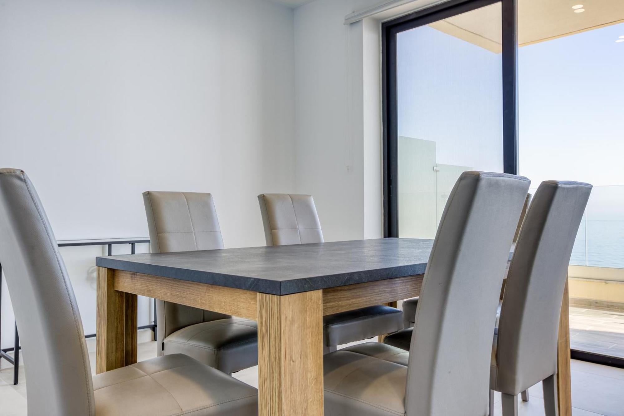 Seafront Sliema Apartment With Balcony & Sea Views By Jl Buitenkant foto