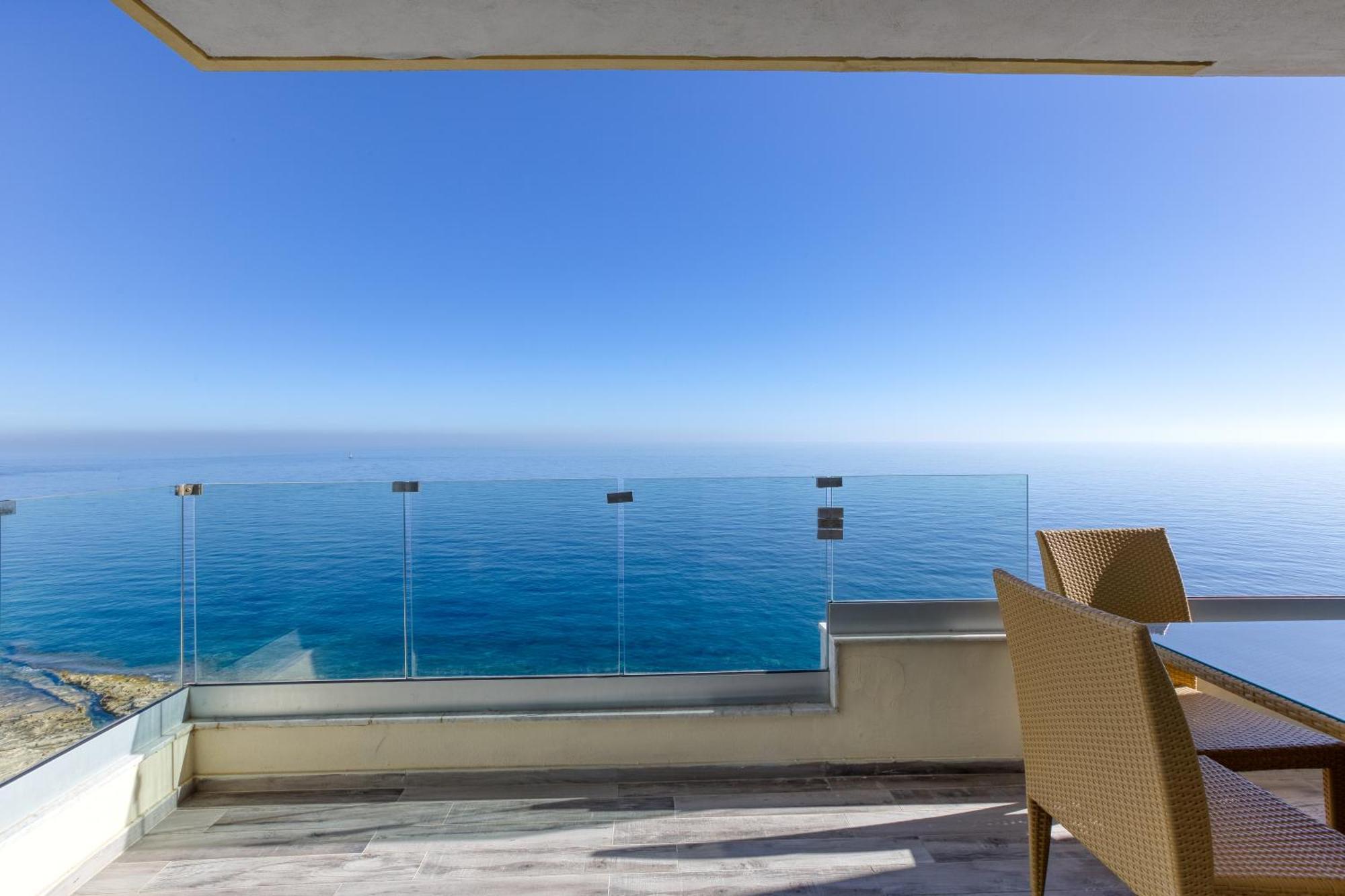 Seafront Sliema Apartment With Balcony & Sea Views By Jl Buitenkant foto