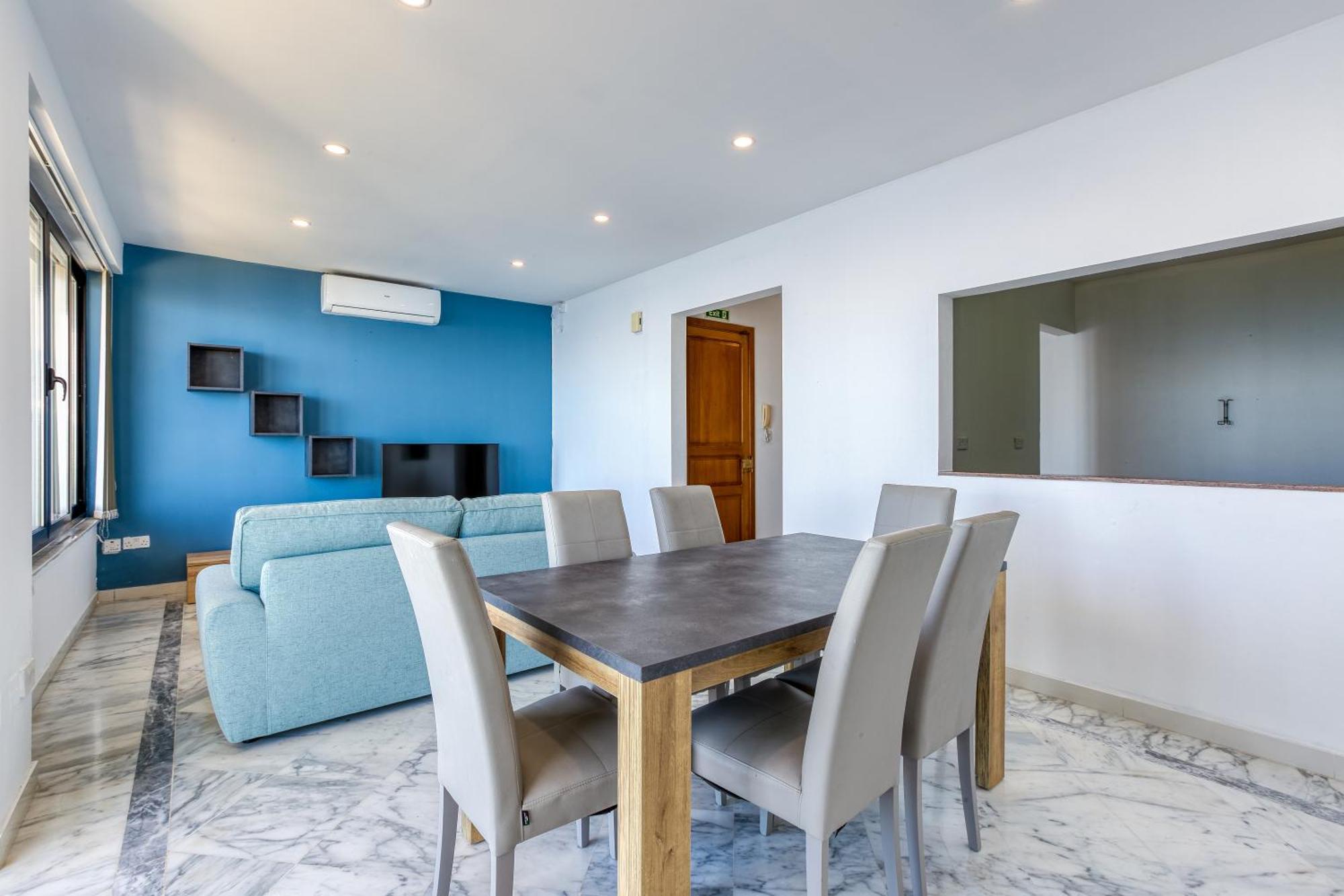 Seafront Sliema Apartment With Balcony & Sea Views By Jl Buitenkant foto