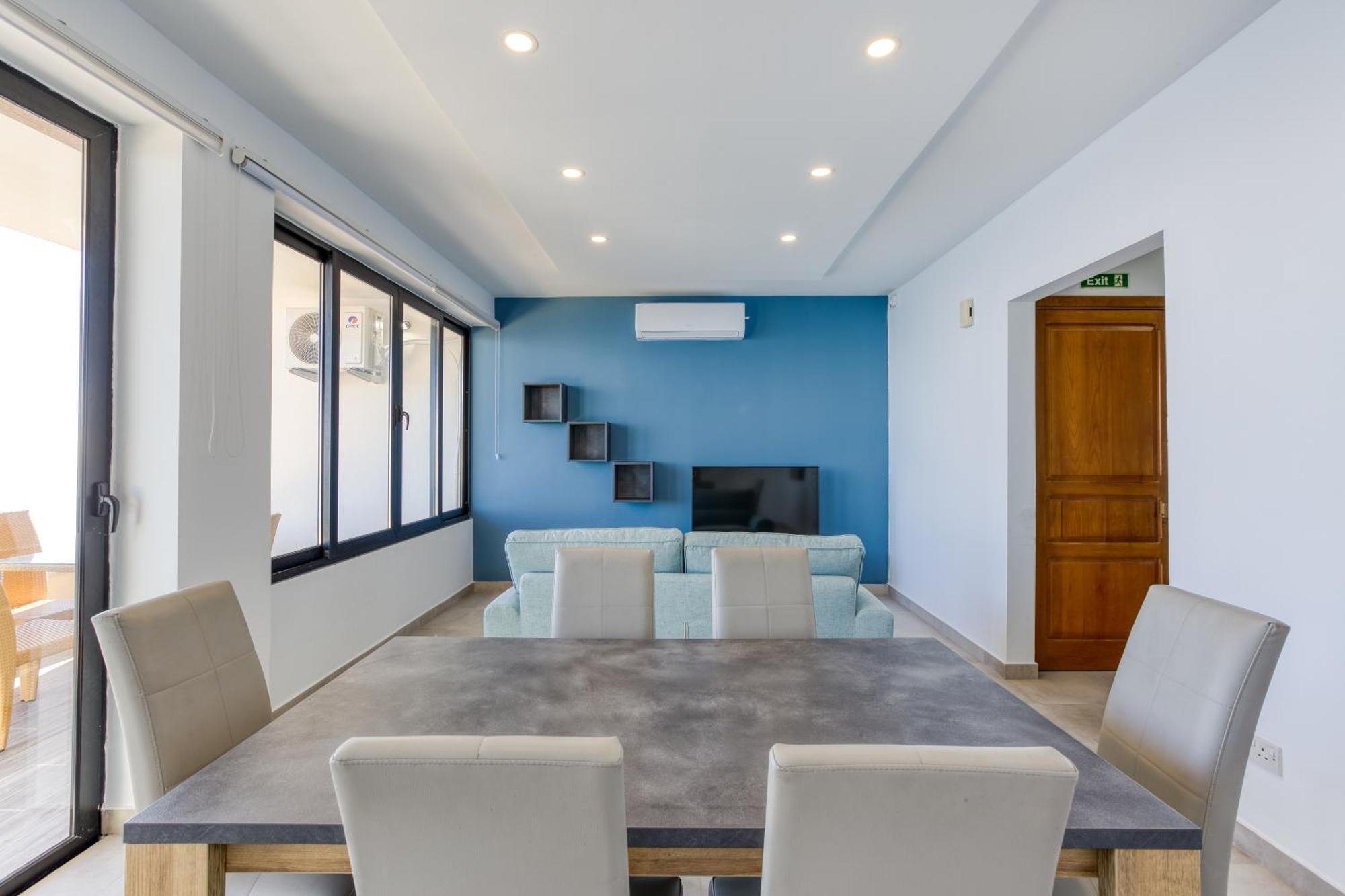 Seafront Sliema Apartment With Balcony & Sea Views By Jl Buitenkant foto