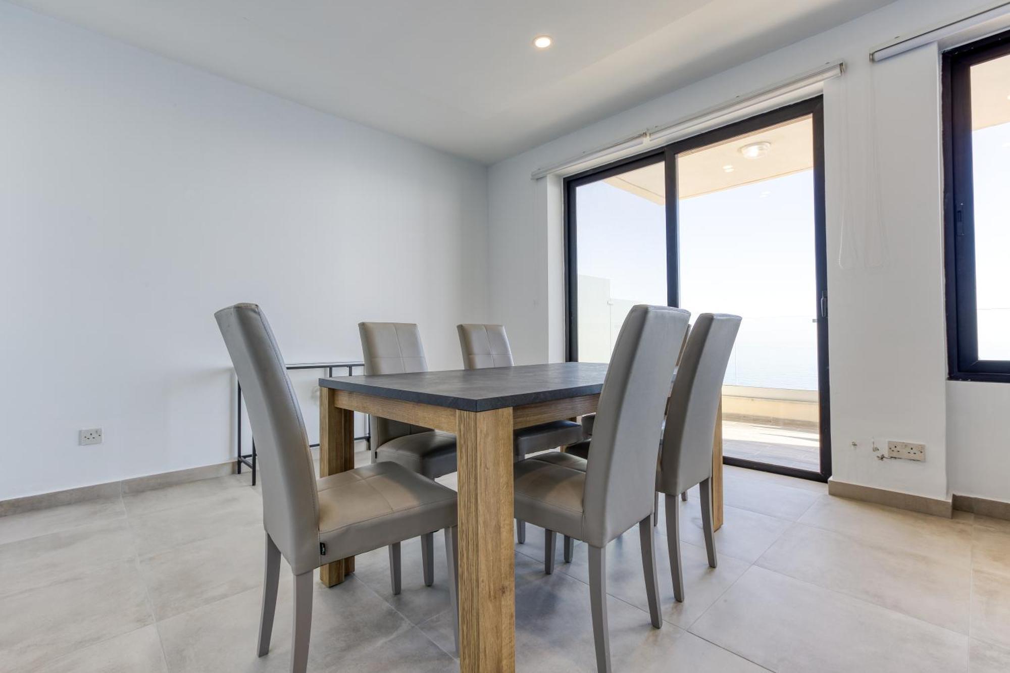 Seafront Sliema Apartment With Balcony & Sea Views By Jl Buitenkant foto
