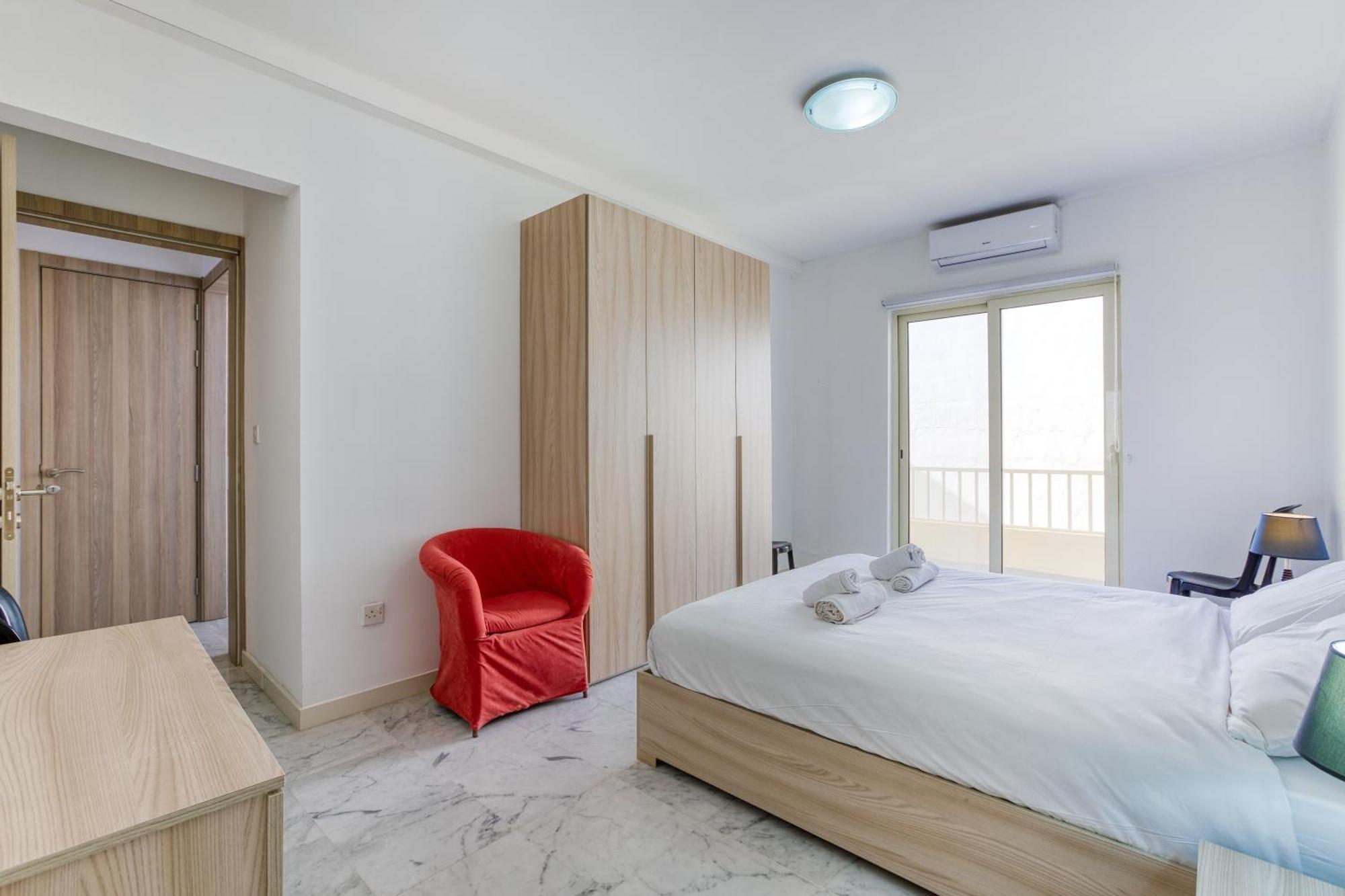 Seafront Sliema Apartment With Balcony & Sea Views By Jl Buitenkant foto