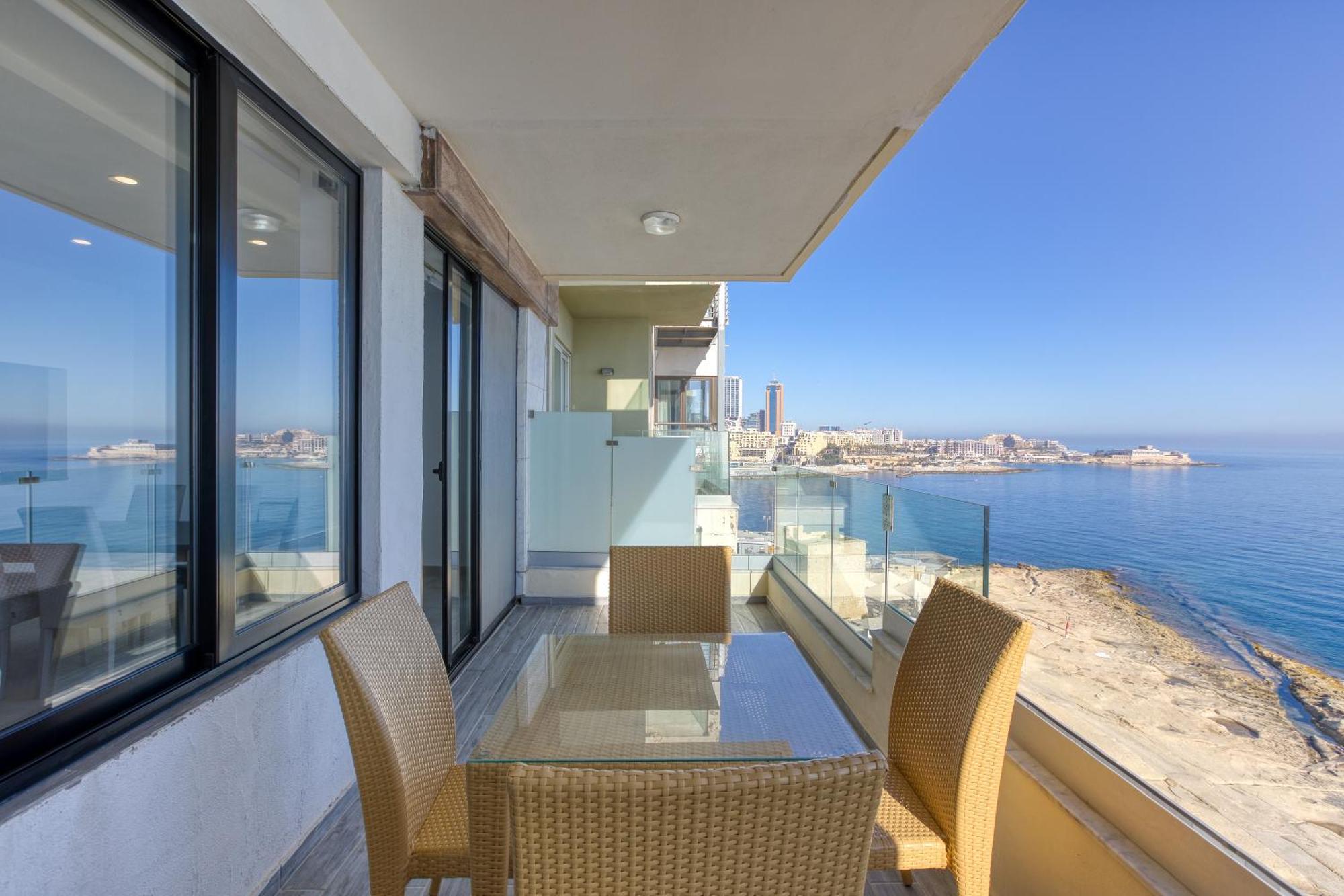 Seafront Sliema Apartment With Balcony & Sea Views By Jl Buitenkant foto